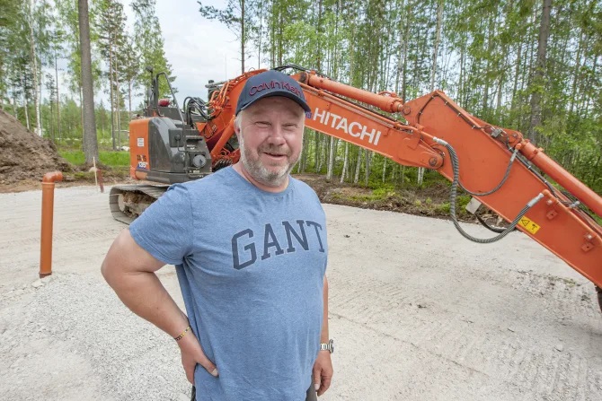 Lill-Pär Höglund driver Lill-Pärs Schakt AB och vet vad han vill.