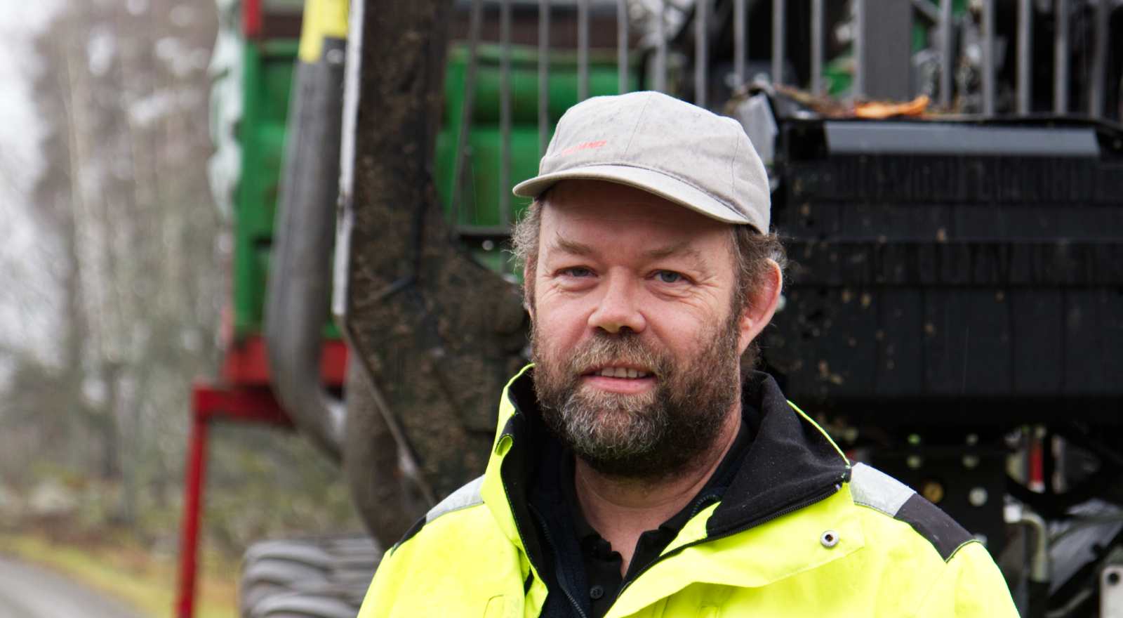 Robert Karlsson är PEFC-certifierad skogsägare och entreprenör.