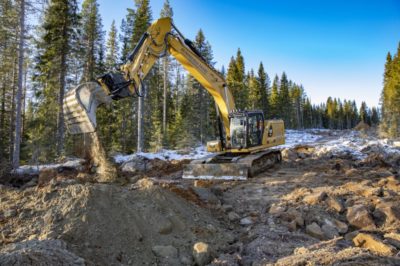 Tiltrotatortillverkaren Engcon är en viktig komponent i bygget av världens första Cat® 330 Next Gen med schaktblad.