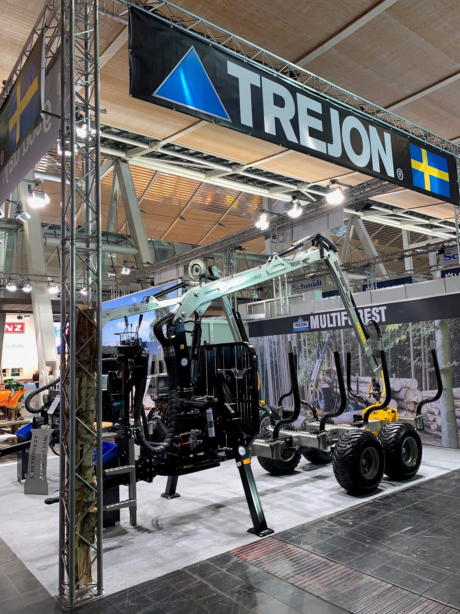Nya V6500 visas i Trejons monter på Agritechnica.