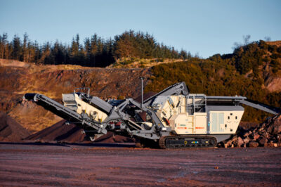 Metso Nordtrack™ I908S mobilt slagkrossverk – en av det nya maskinerna i utbudet Nordtrack™ inom krossning och siktning för ballastindustrin
