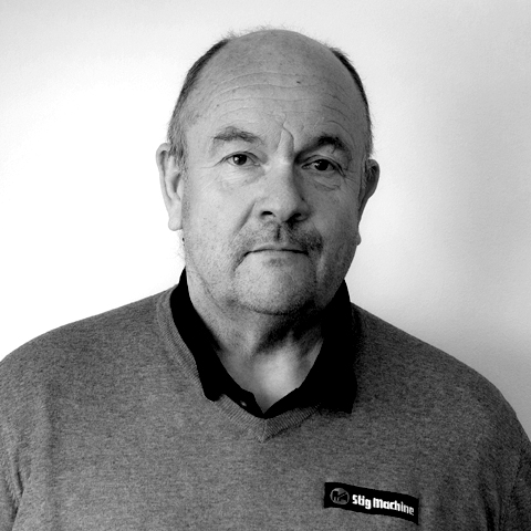 Mats Renefalk började sin anställning på Stig Machine AB i februari 2020. Mats kommer att arbeta som säljare på hela sortimentet men fokus kommer att ligga på Liugong.
Mats har en lång erfarenhet från branschen och har tidigare arbetat som säljare bland annat på Ramirent samt på Skanska och NCC. Det innebär att han inte bara är kunnig på maskiner utan även kan det en hel del om grusmaterial och asfaltsentreprenader.