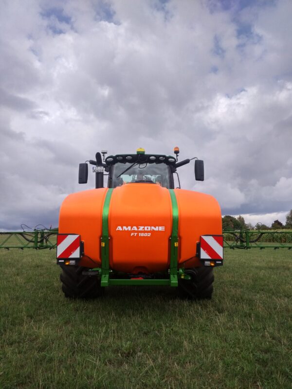 Amazone fronttank FT 1502 med UF 1602 och UF 2002