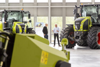 Närheten till kunderna med service, försäljning och reservdelar är vårt fokus.