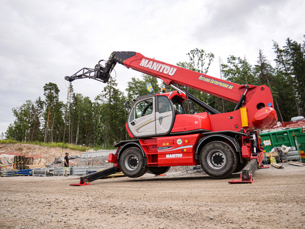 Manitou MRT3050 P+ är den senste i Scantrucks modellprogram av runtomsvängande teleskoplastare. Den lyfter 5ton och kan lyfta ända upp till 30meters höjd