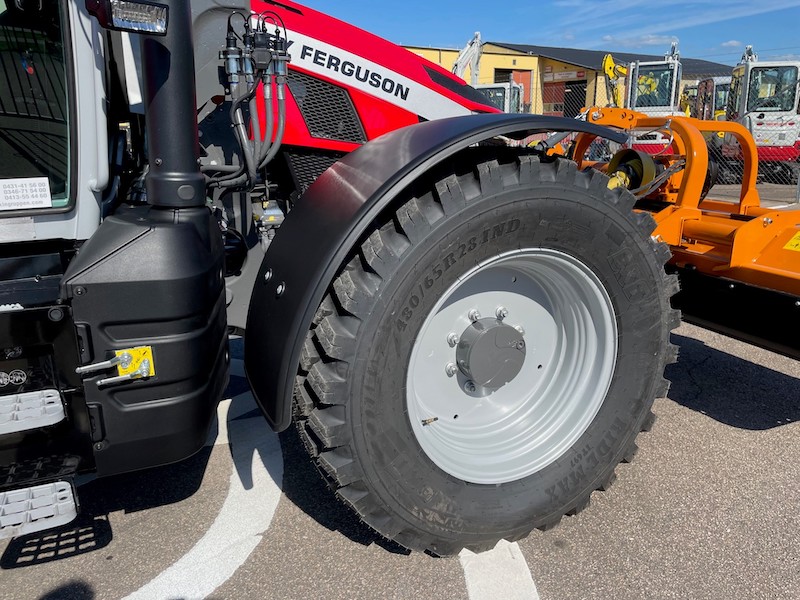 BKT IT 697 PÅ MF 20