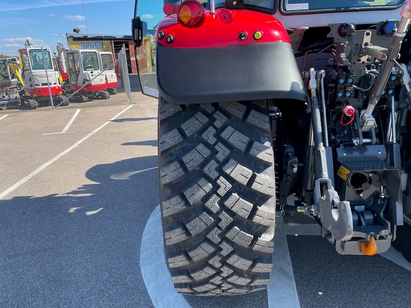 BKT IT 697 på MF 12
