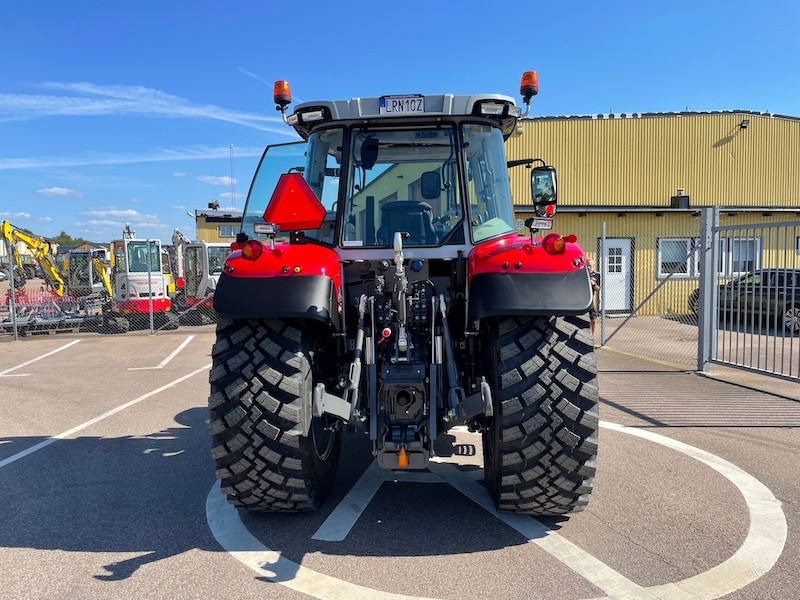 BKT IT697 på MF 11