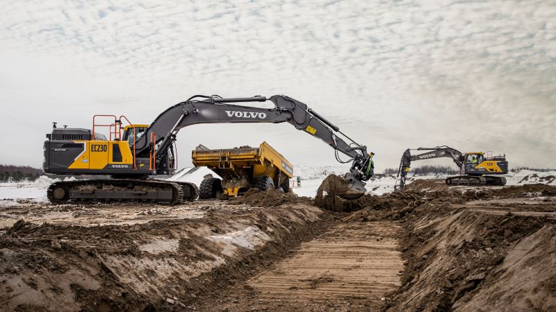 volvo_ec230_electric_arbete_2560x1440
