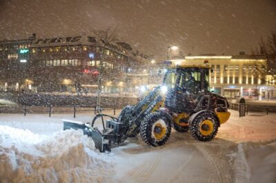 Hans Forslund kör L25 Electric i centrala Sundsvall
